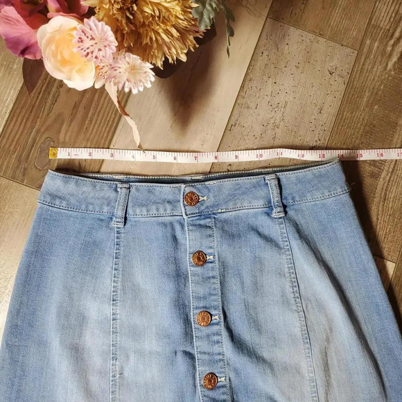 Celebrity Pink Blue Denim Button Front Mini Skirt Juniors Size 5/27 NWOT - Picture 10 of 11